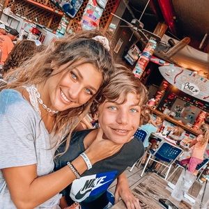 Meet your Posher, Carson